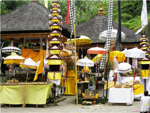 Hindutempel auf Bali (Pixelio @glasmost)